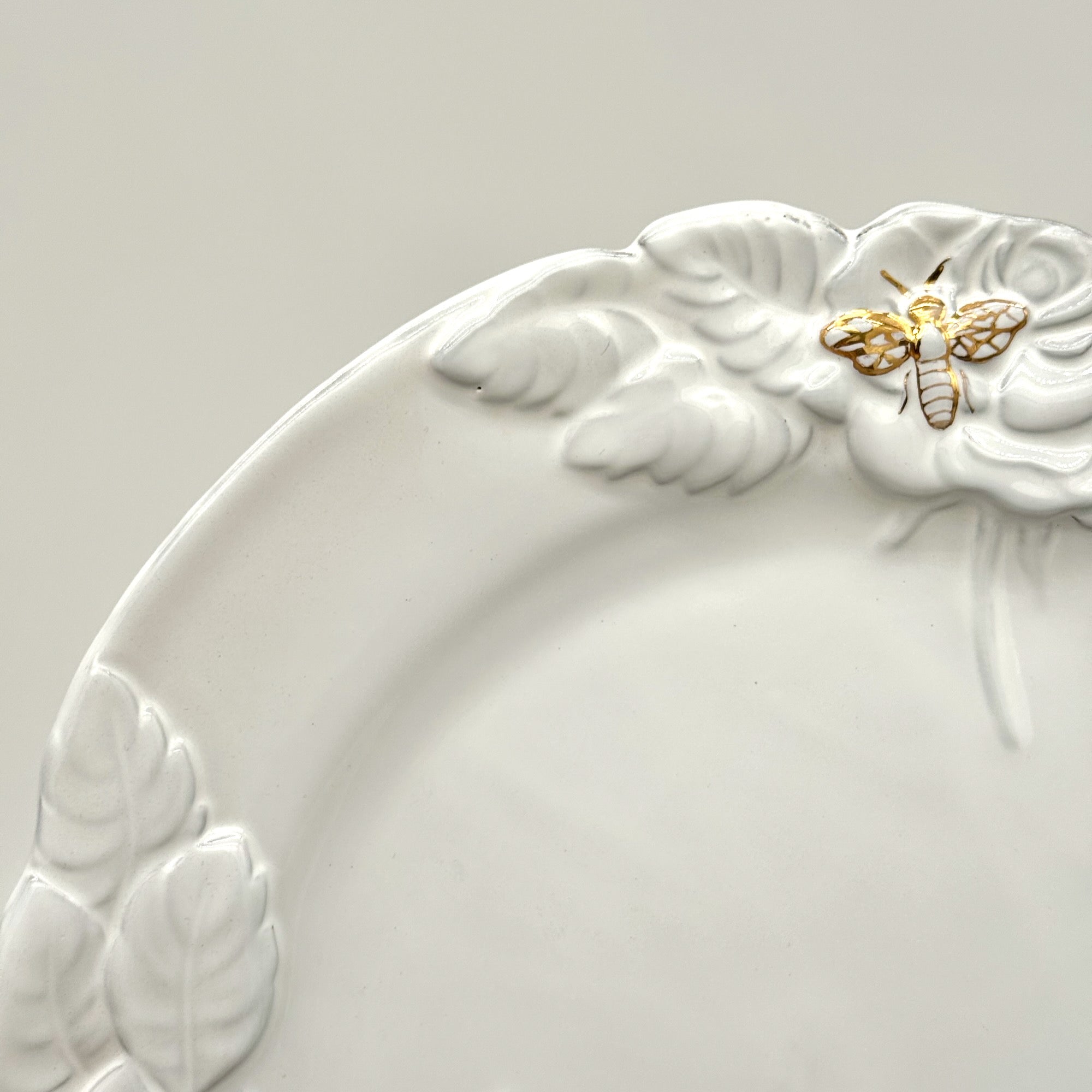 Rose plate Gold bee ⌀ 28