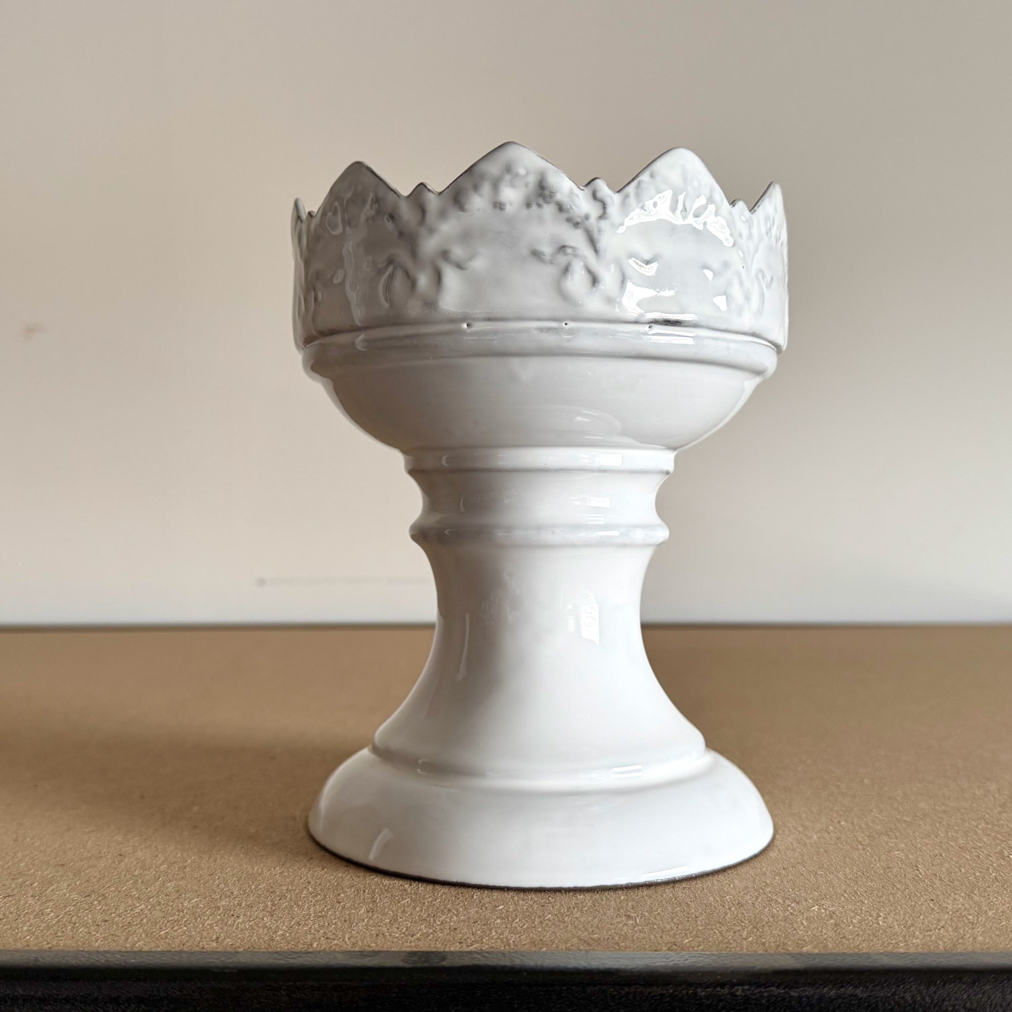 Couronne candle holder on foot