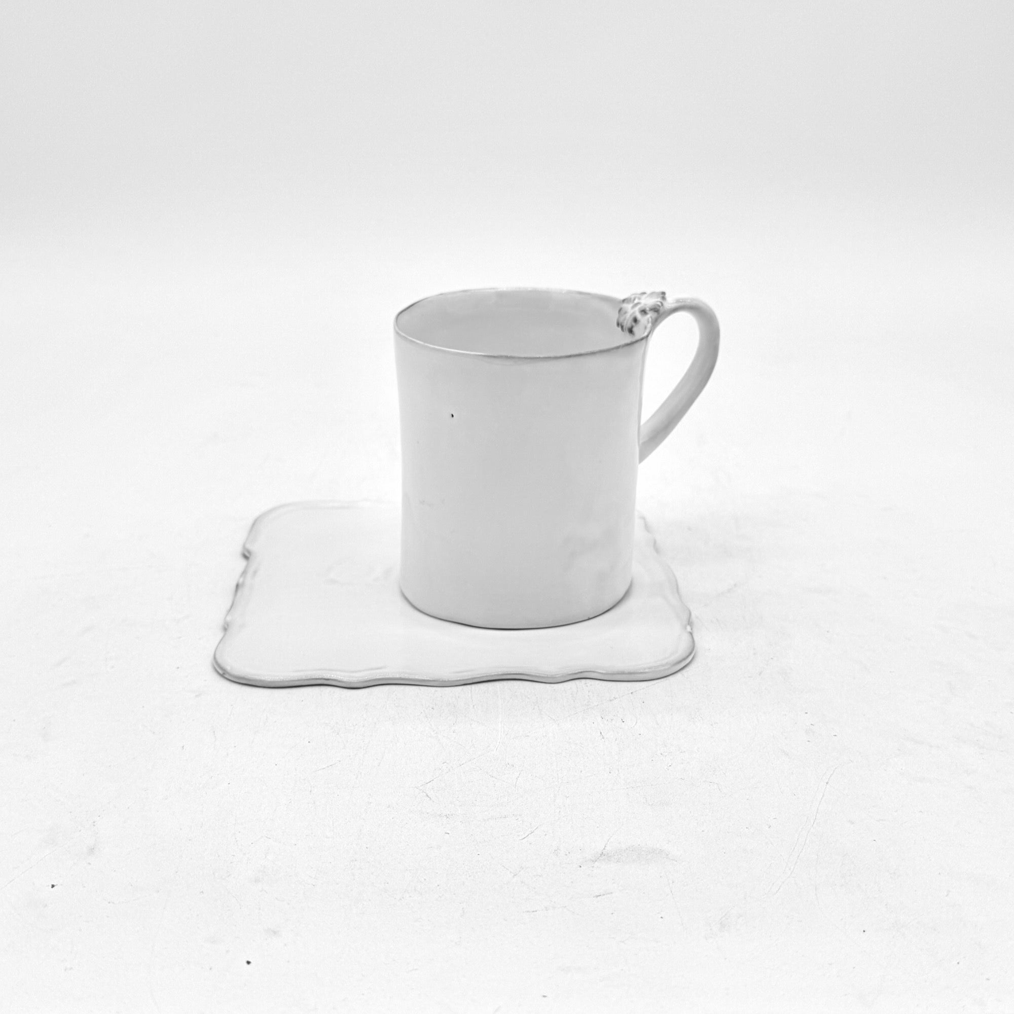 Set 1 x Tasse à anse noeud Marie-Antoinette + 1 x Soucoupe Apolline 