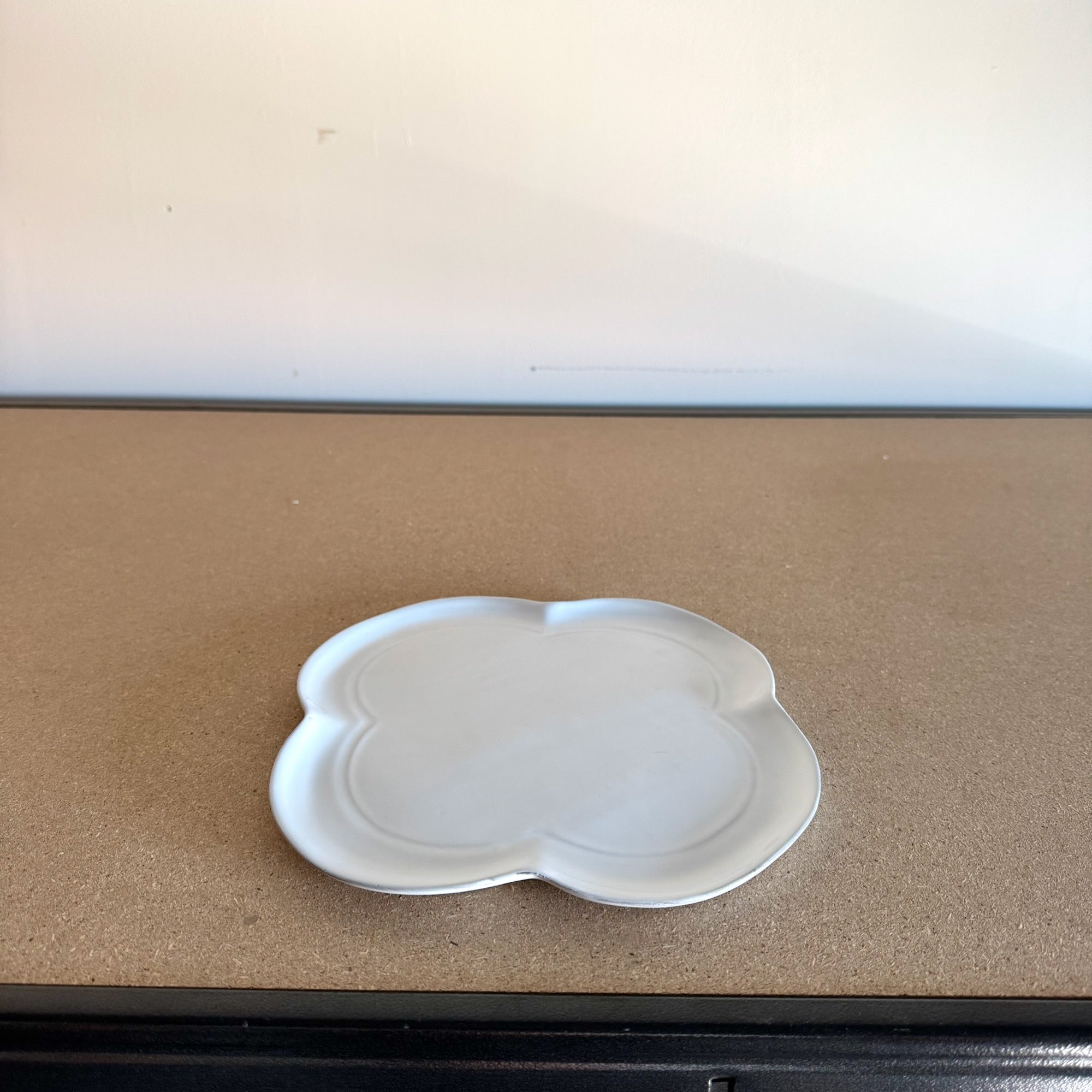 Mademoiselle plate ⌀ 24