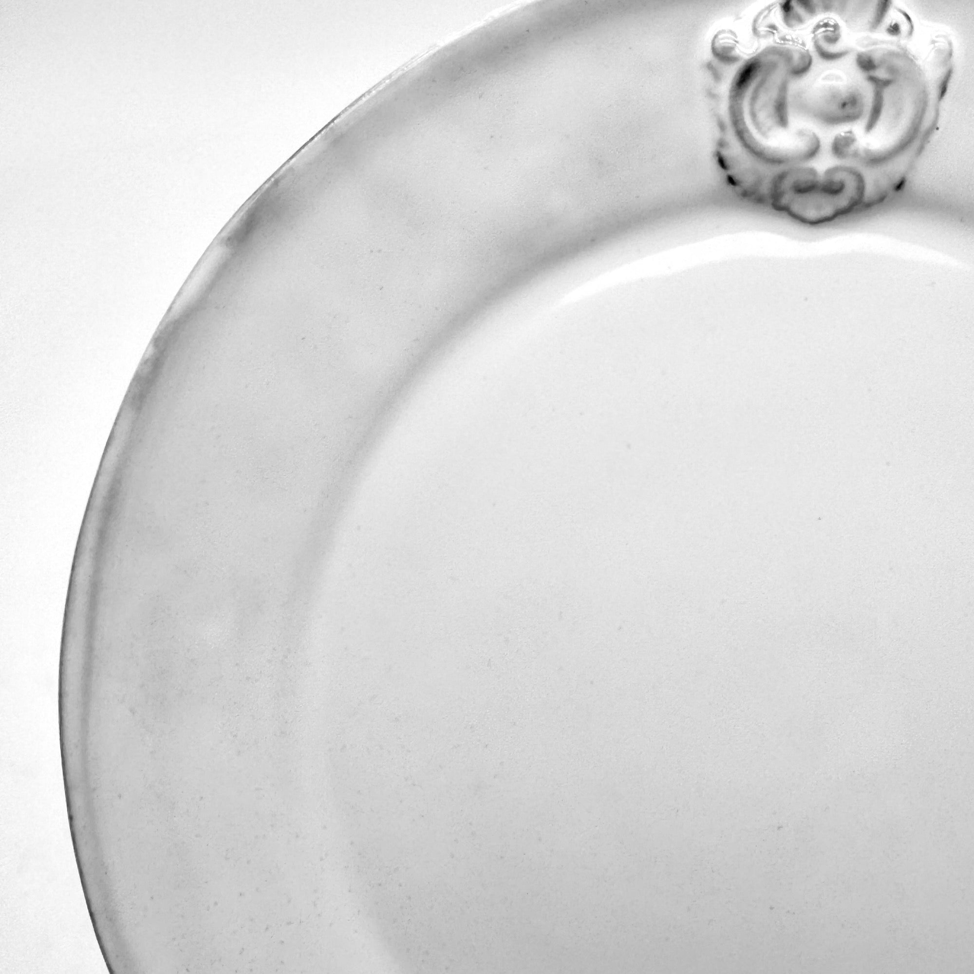 Set 1 x flat plate L Charles and 1 x dessert plate M Charles