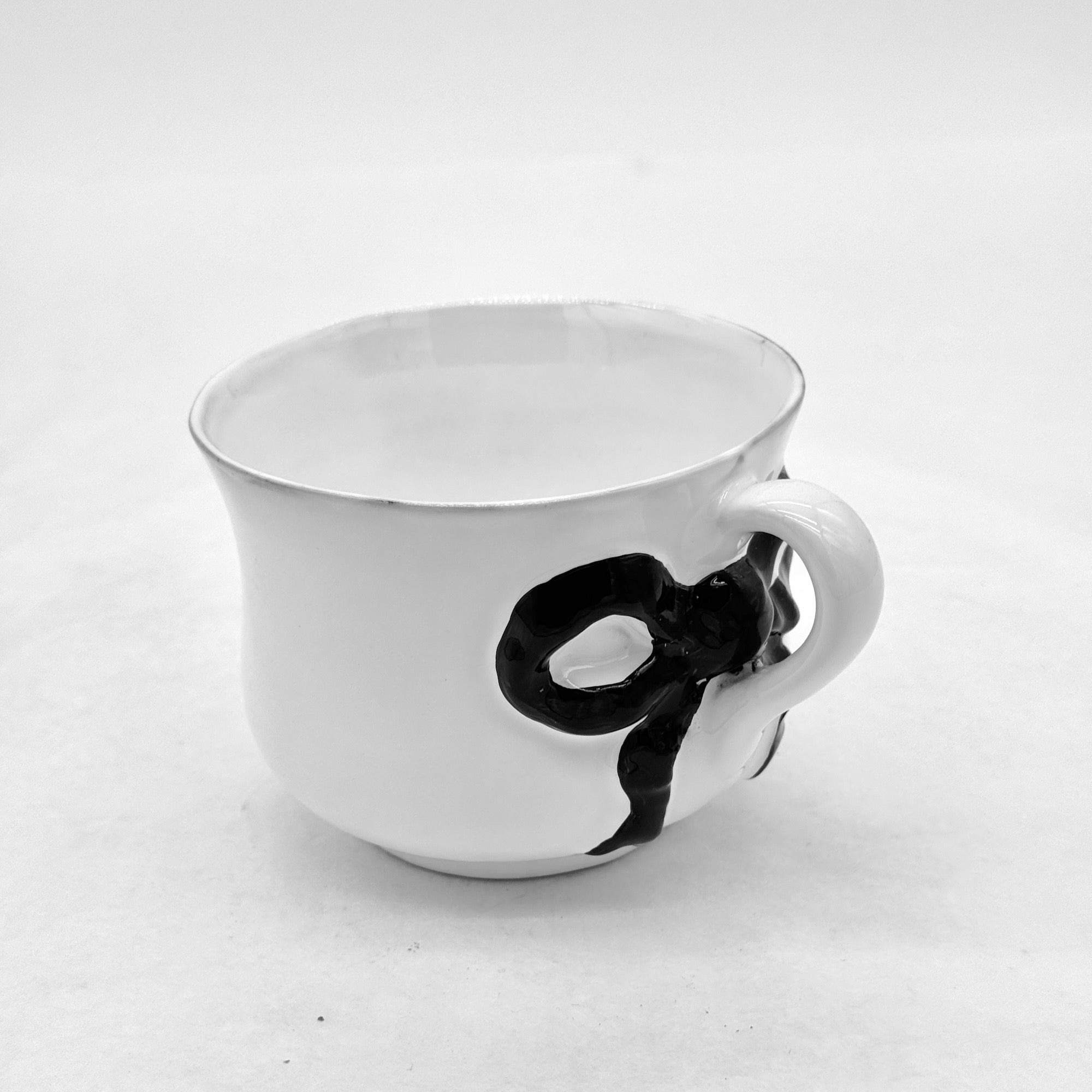 Marie-Antoinette black ribbon cup