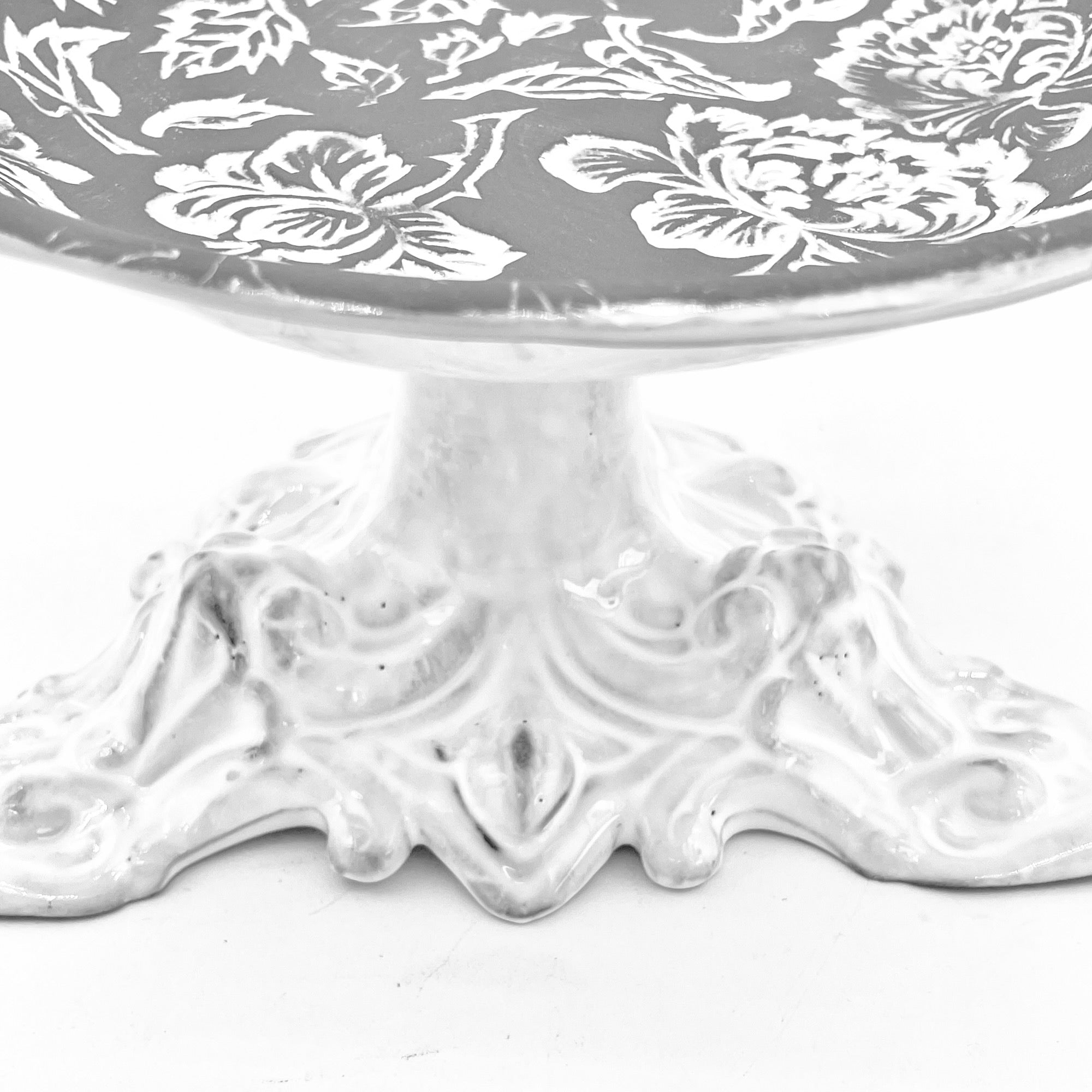 Pivoine serving pedestal