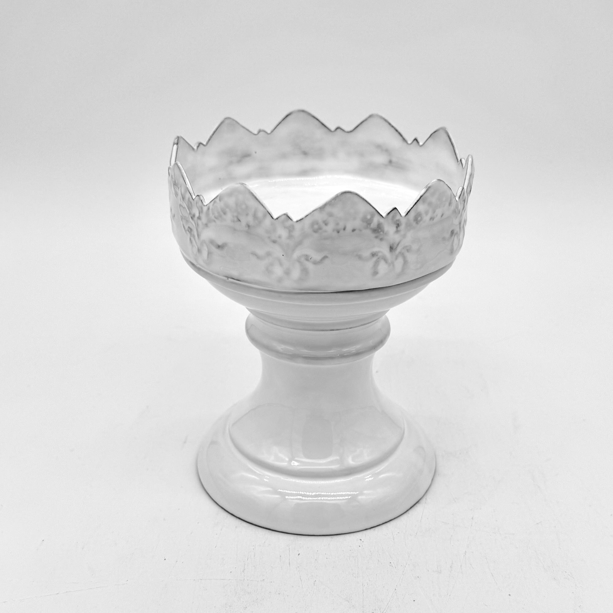 Couronne candle holder on foot